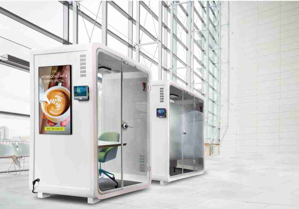 918.COM子公司达擎之智慧行动办公舱，，，采用PDLC智能调光玻璃设计，，透过通电与断电的电流切换，，，，呈现透明与雾面效果，，具节能降耗特性并兼顾隐私，，确保信息安全