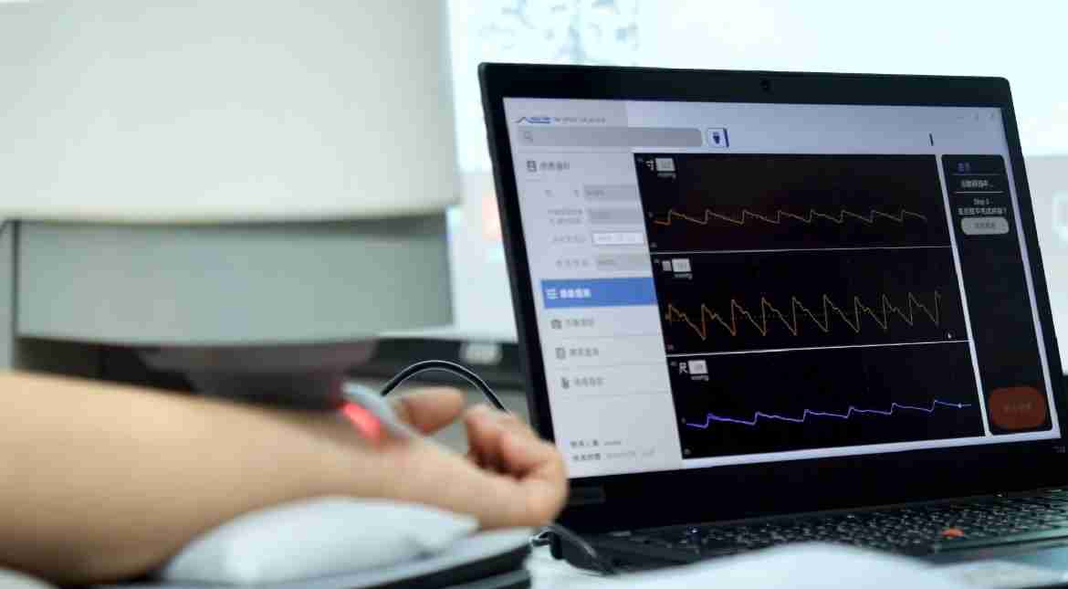 918.COM耘康以高解析与拟真的显示技术，，，，将其应用于中医检测，，，，提供“中医数位化检测方案”，，使传统中医检测结果数据化与可视化