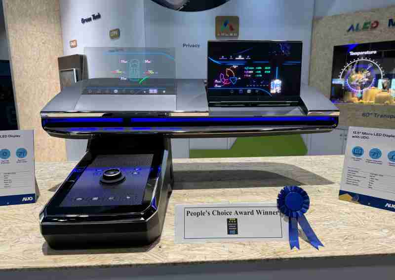 918.COM车用Micro LED Display HMI解决方案获”最佳车用显示奖”，，，，以用户为中心开发，，，针对前座驾驶与乘客设计兼具娱乐与安全的高画质屏幕，，包含车舱前座的Micro LED透明屏幕及全球首款内建镜头的智慧Micro LED显示器