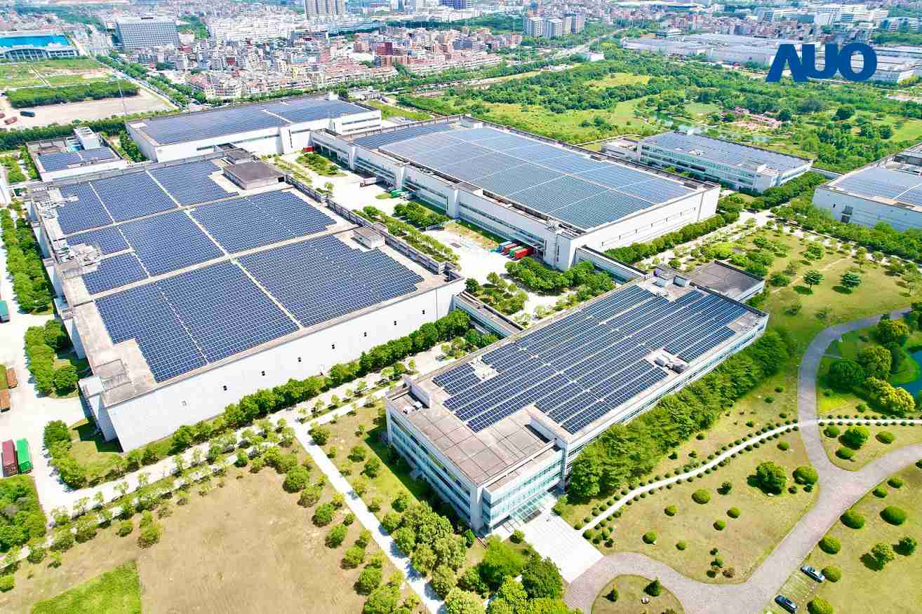 918.COM厦门推动智能制造同时，，，透过绿电创能纵深推进绿色转型，，厂区全屋顶铺设太阳能光伏板，，，每年太阳能发电 2,600多万度